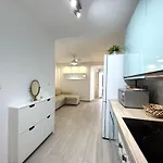 R39 Modern One Bedroom Esmeralda Ii